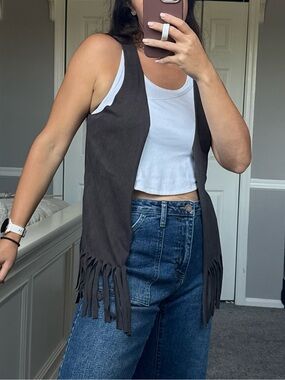 Vintage Havana Fringed Faux Suede Vest in Dark Grey